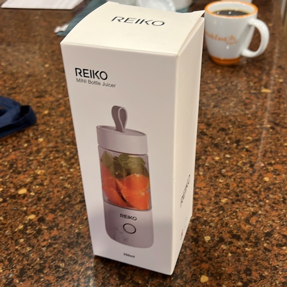Reiki MINI Bottle Juicer in Rose - Picture 4 of 6